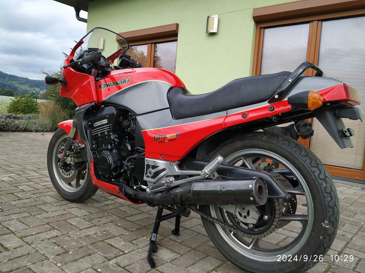 Kawasaki GPZ 900 R - 2