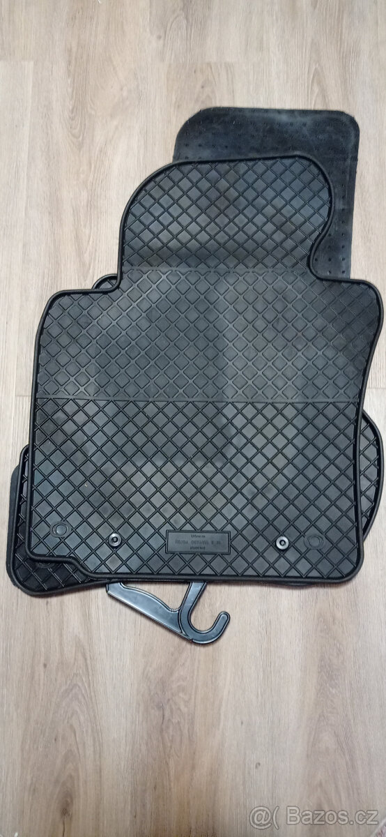 Koberečky do auta - gumové - 2