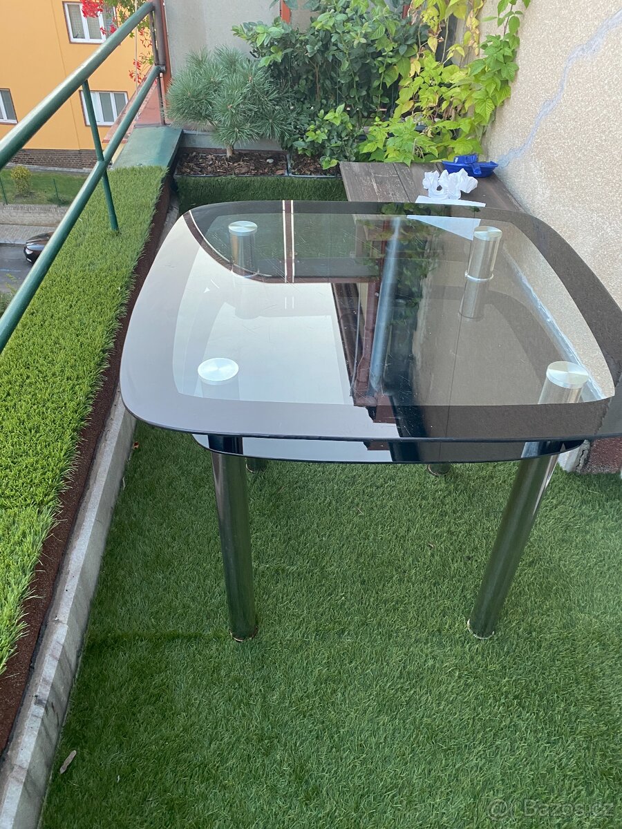 Skleněný stůl - 2