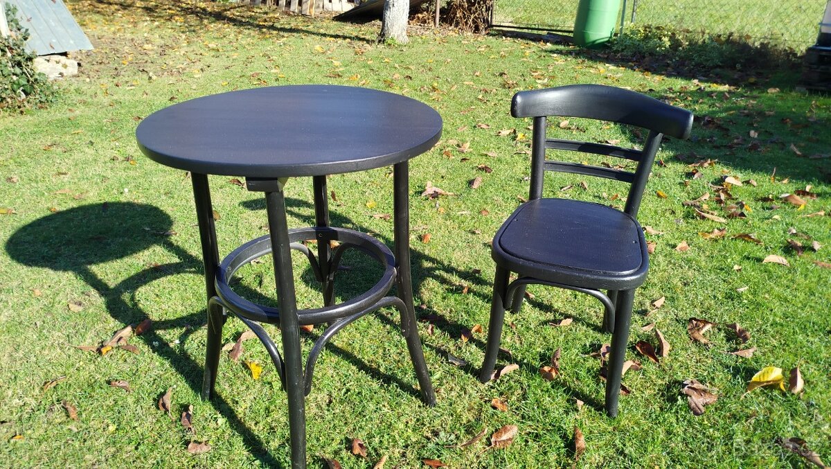 Stolek a židle - 2