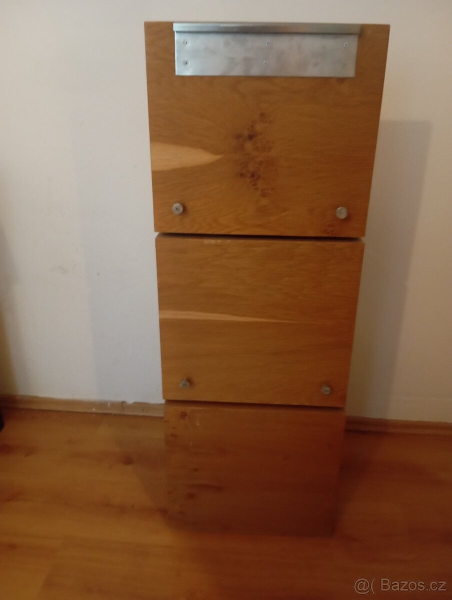 Police na zavěšení - 2