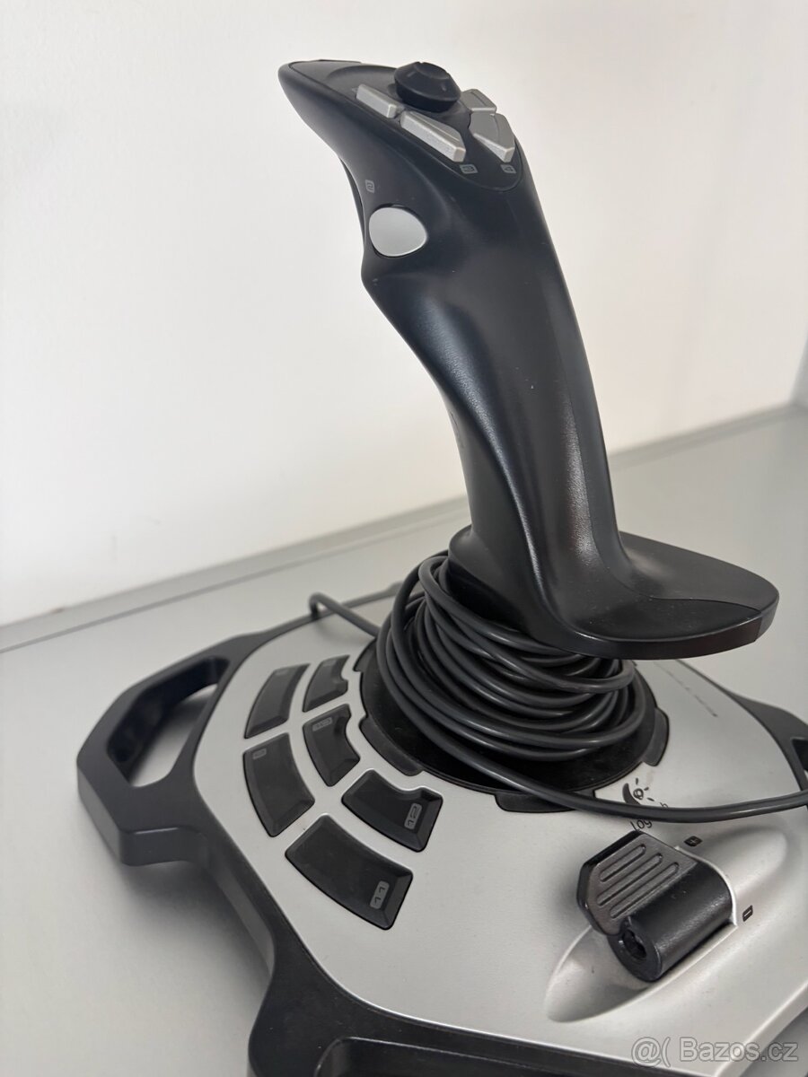 Logitech Joystick Extreme 3D Pro s originální krabicí. - 2