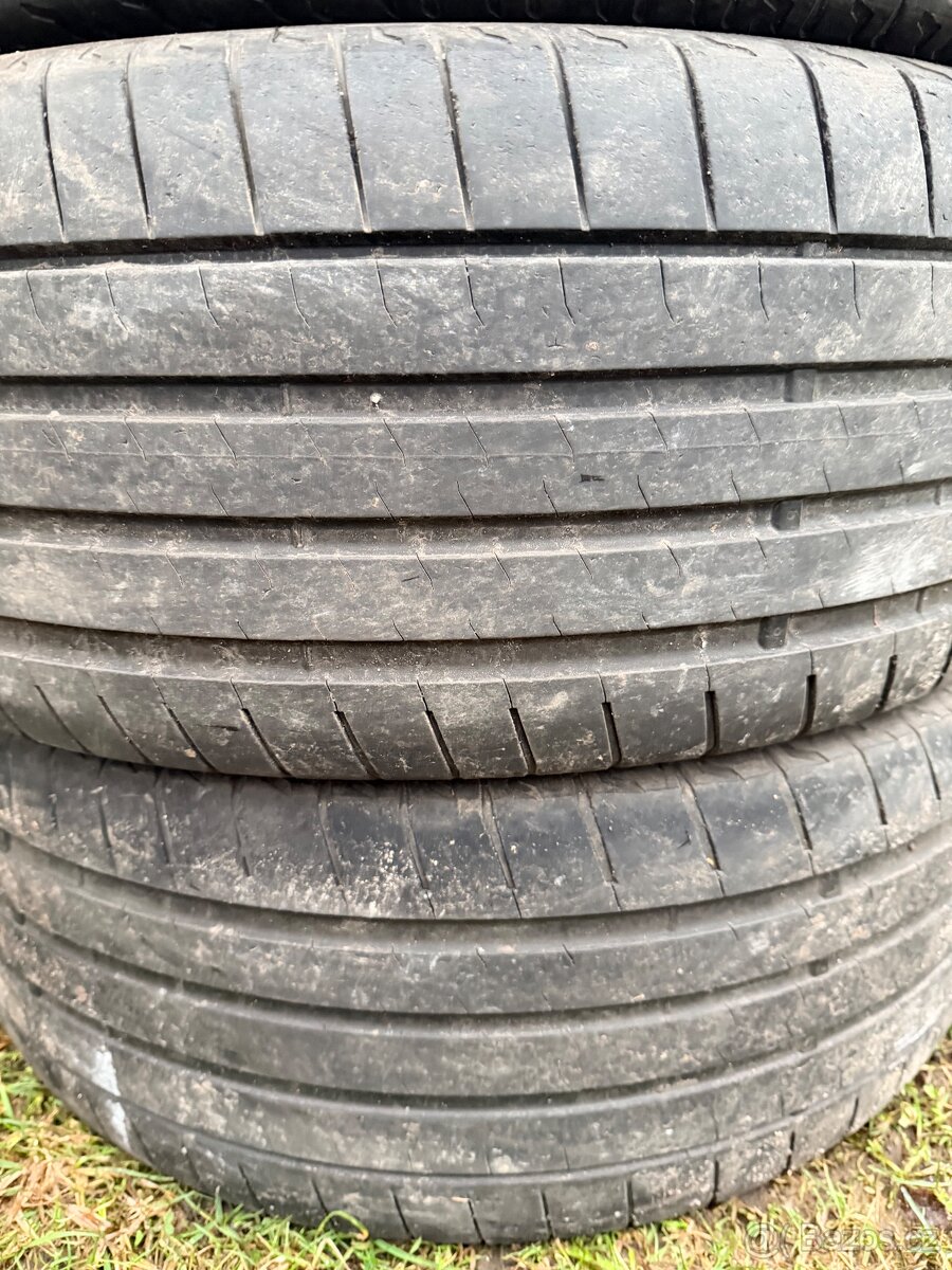 Bridgestone 255/45R20 - 2