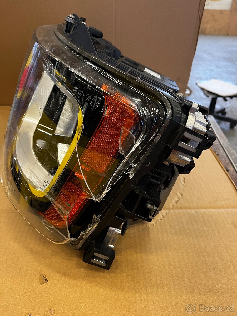 Přední pravé led světlo scania - 2