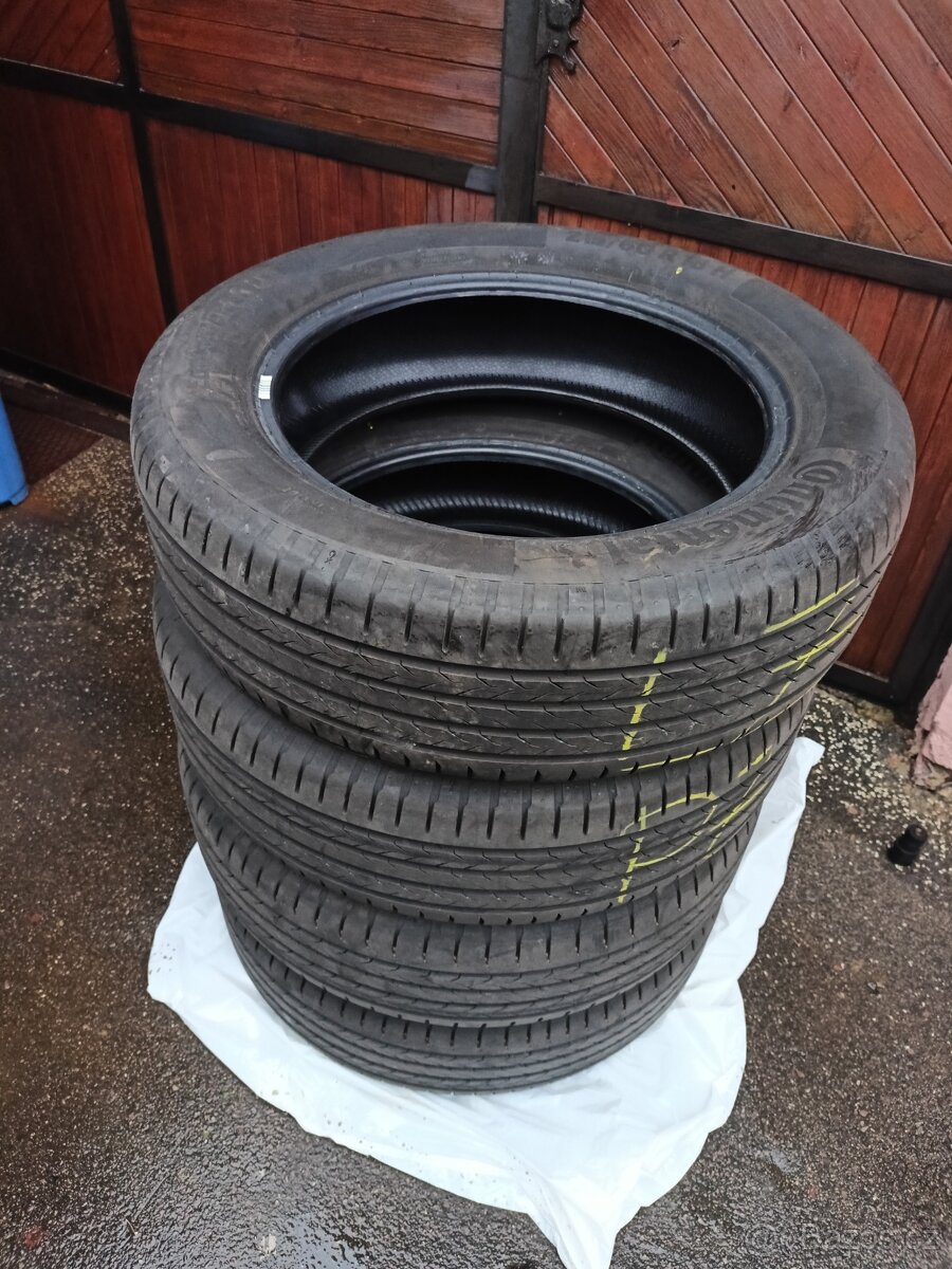 Prodám pneu Continental 215/60r18 - 2