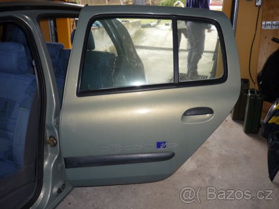 Renault CLIO 5dv 1,2i rok 2000 díly z vozu -zadní levé dveře - 2