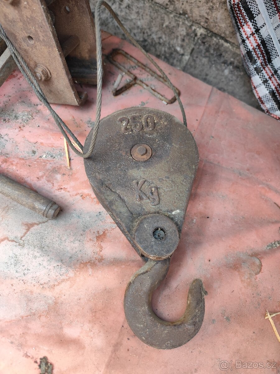 Kladkostroj 250 kg - 2