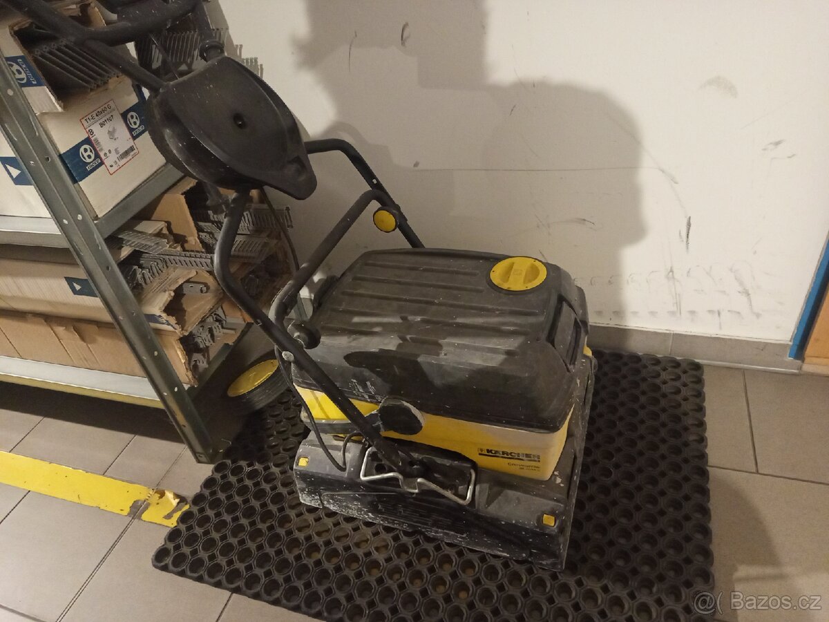 Podlahový čistič karcher - 2