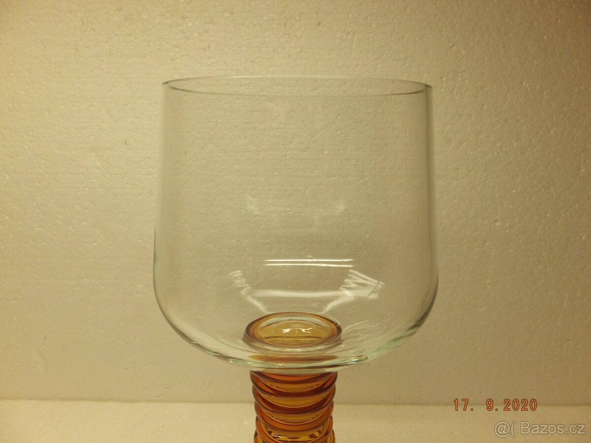 Obrovská ambrová číše, brus hrdla, obsah 1060 ml. - 2