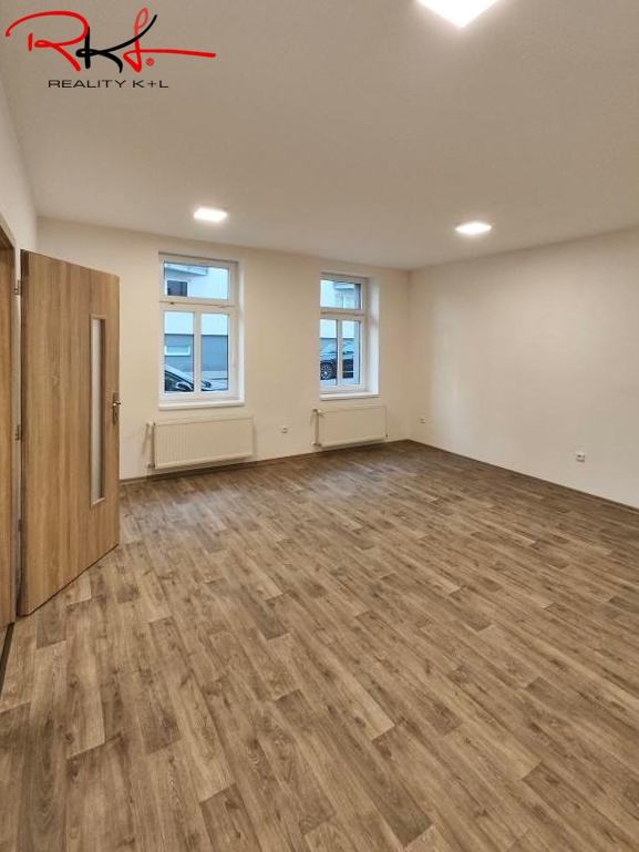 Pronájem komerčních prostor – Mladá Boleslav, Husova - 2