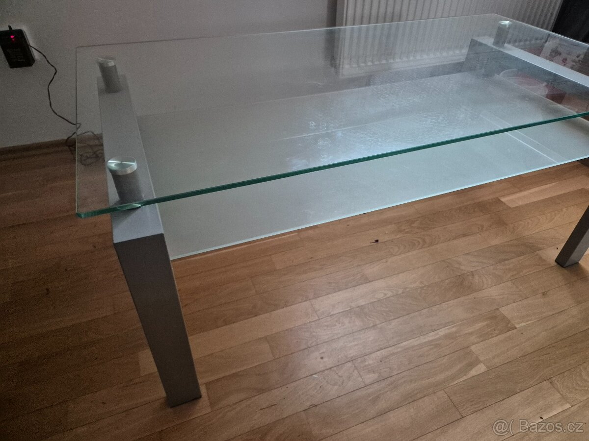 Skleněný konferenční stolek - 2