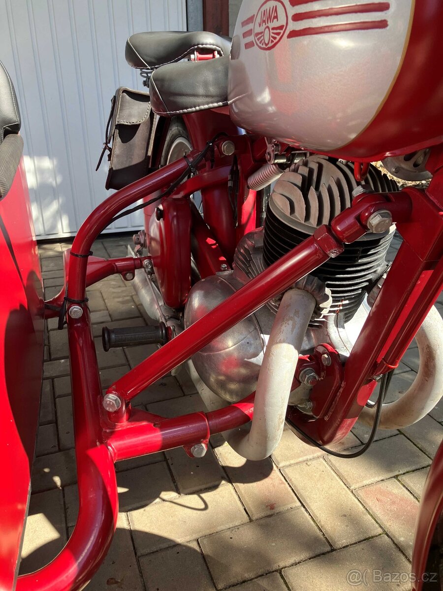 Přívěsný postranní vozík/ sajdkára - 2