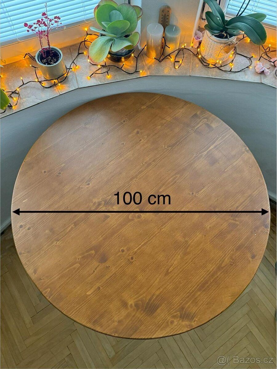 Kulatý jídelní stůl - 2