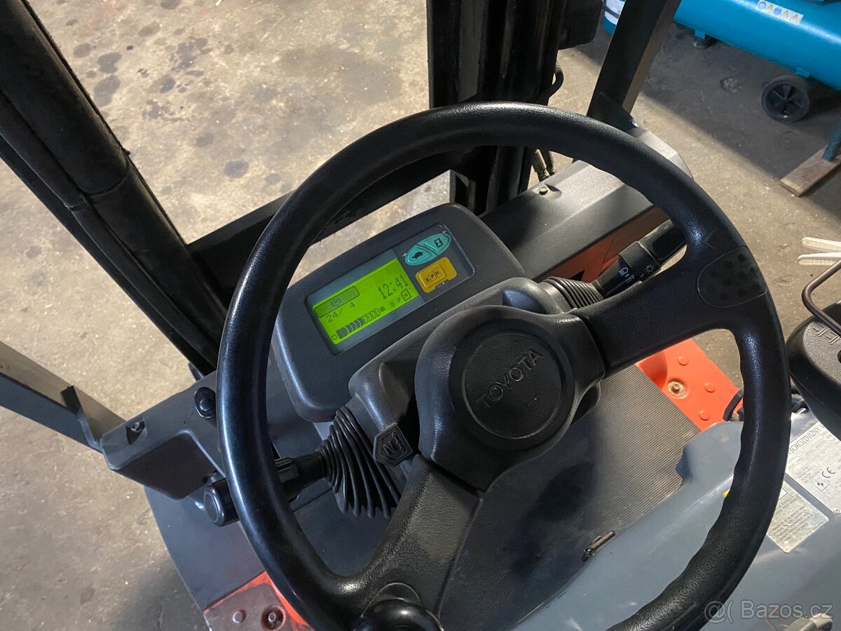 VZV TOYOTA 1,6 t , + BTV bobek s mech úchopy posuv - 2