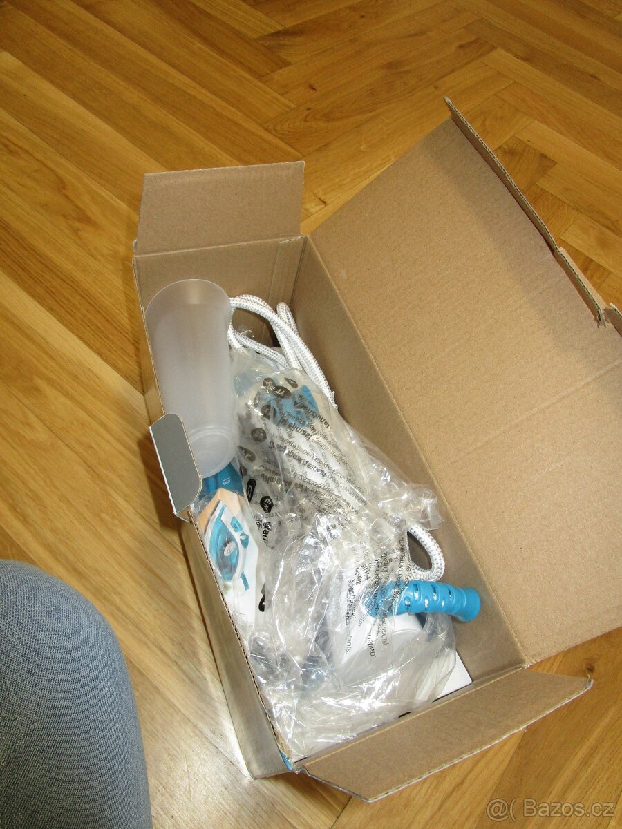 Zcela nová napařovací žehlička Sencor SSI 2800BL - 2