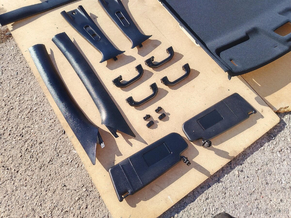 Černá stropnice s plastama Škoda Octavia 1 - 2