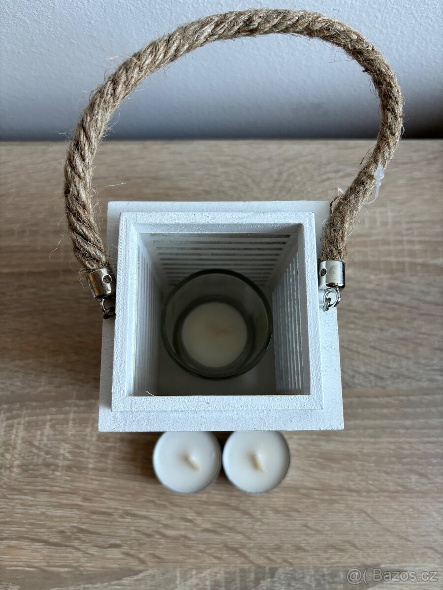 Dřevěný dekorační svícen + svíčky - 2