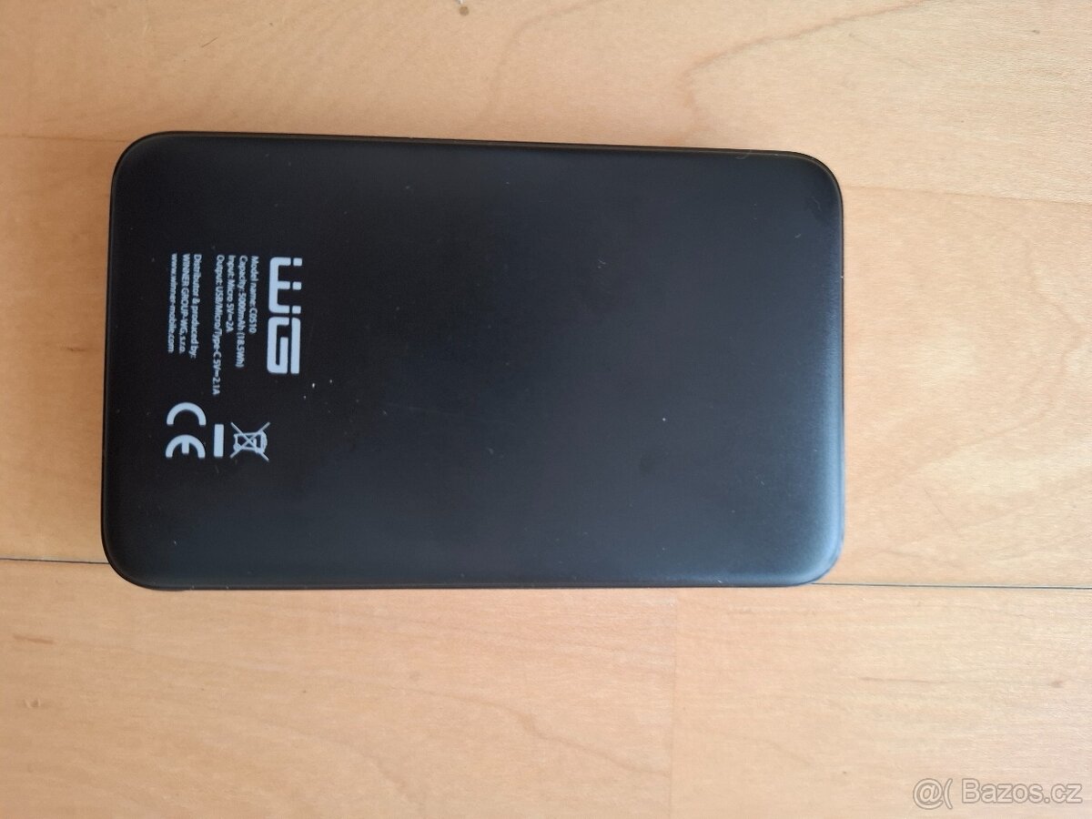 Powerbanka 5 000 mAh + kabel - černá - 2