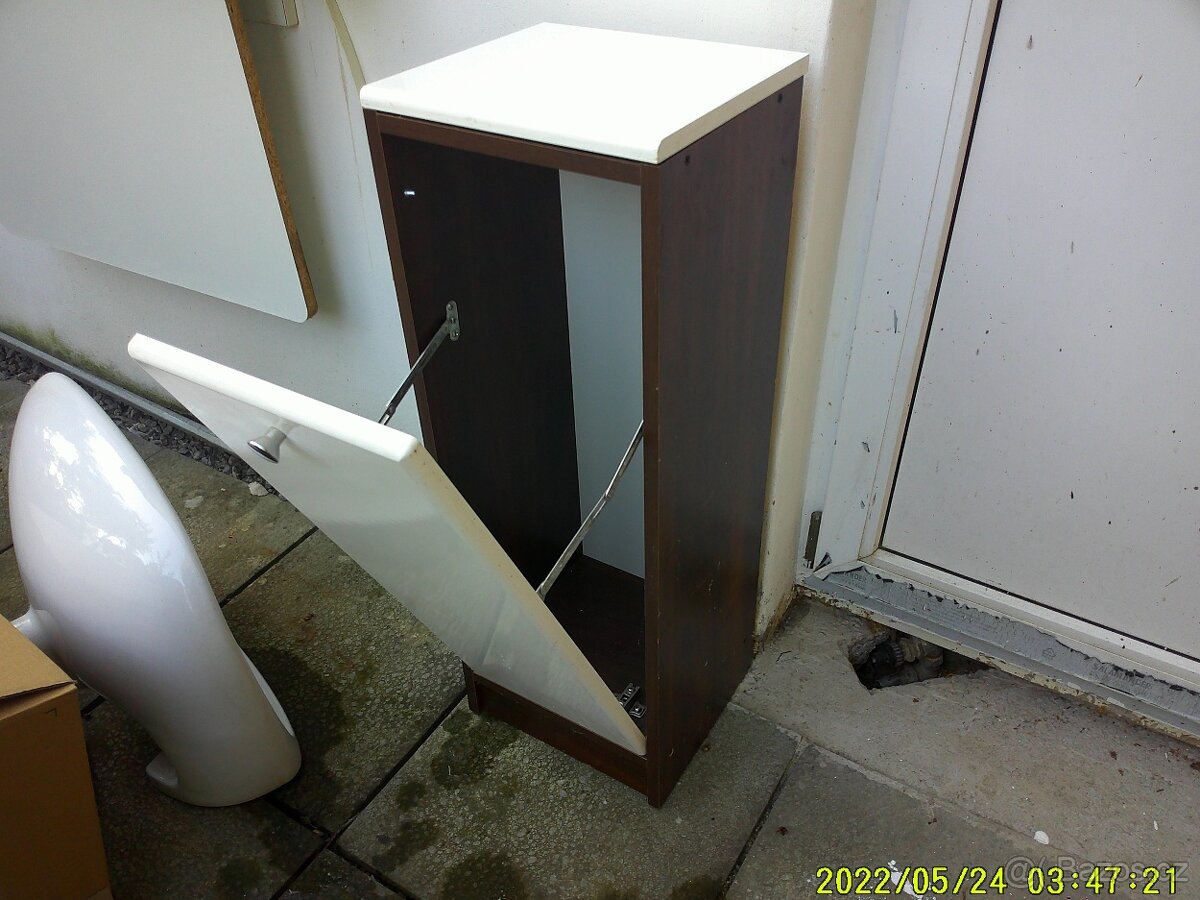 UMYVADLO a skřínka na špinavé prádlo a pod. - 2