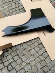 Mercedes E350, pravý přední bltník - 2