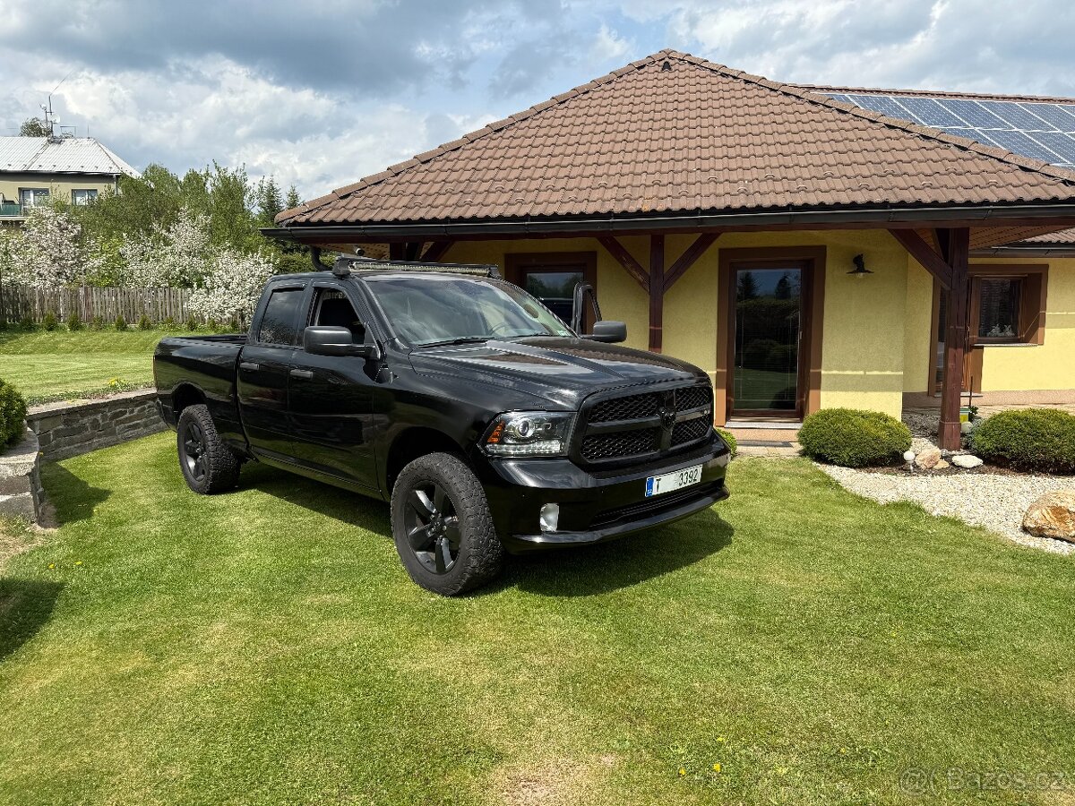Dodge Ram 1500 - 6míst
