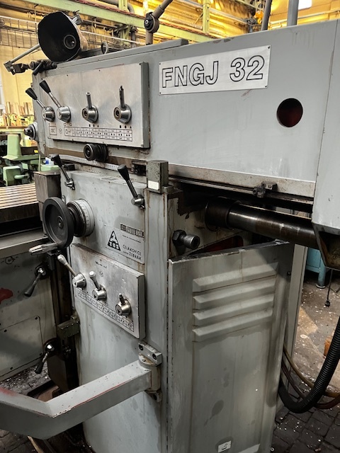 Universální nástrojářská frézka FNGJ32 - 2