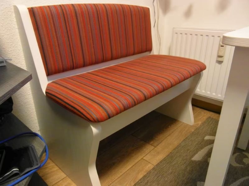 Stůl jídelní, 2 židle a lavice - jídelní sestava - 2