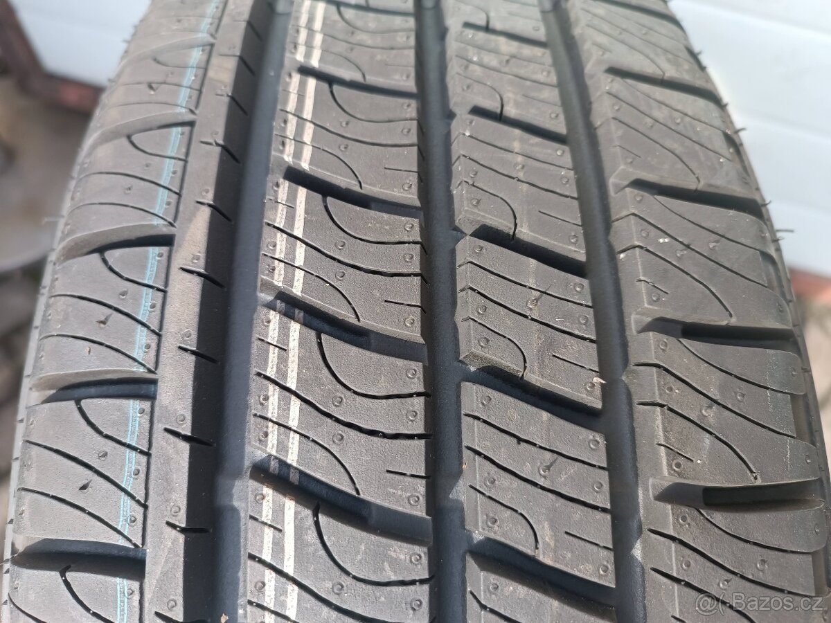 512. NEJETÉ pneumatiky GoodYear 215/65/15C - 2