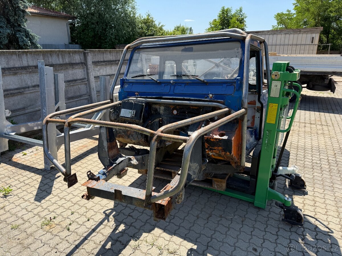 Land Rover Defender - 2