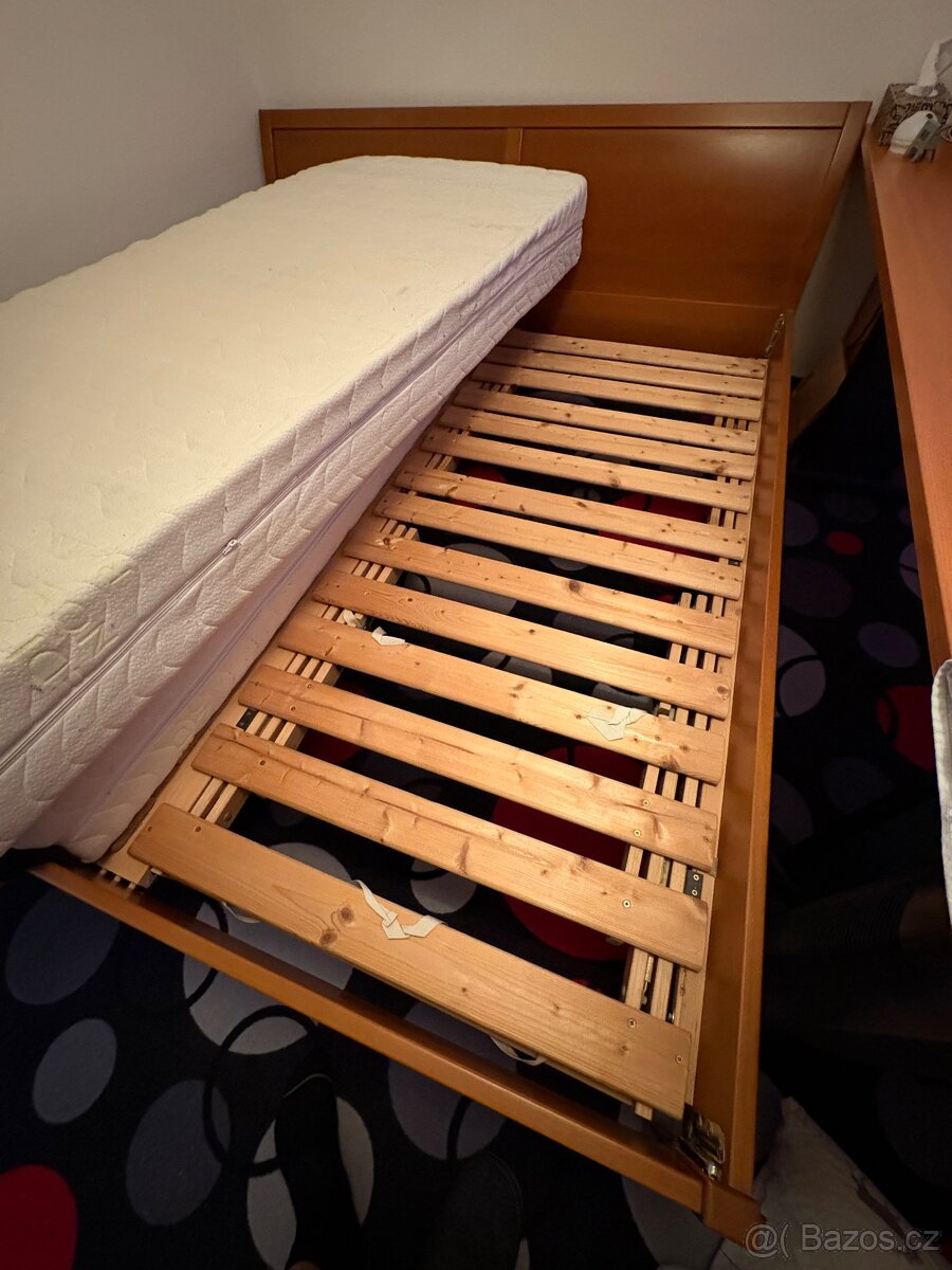 Manželská dřevěná postel 180x200. Původní cena 36tis. - 2