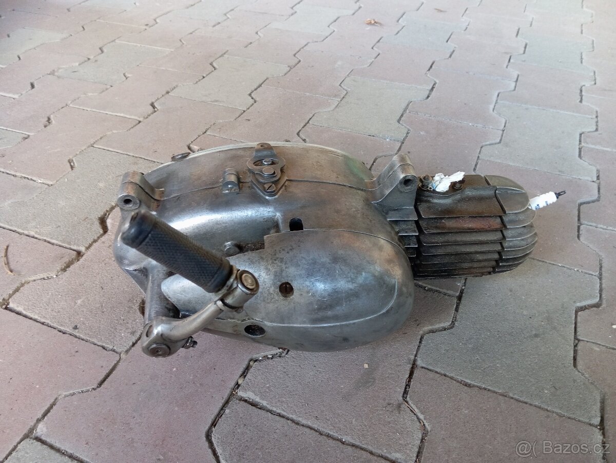 JAWA 550/ 555 MOTOR - 2