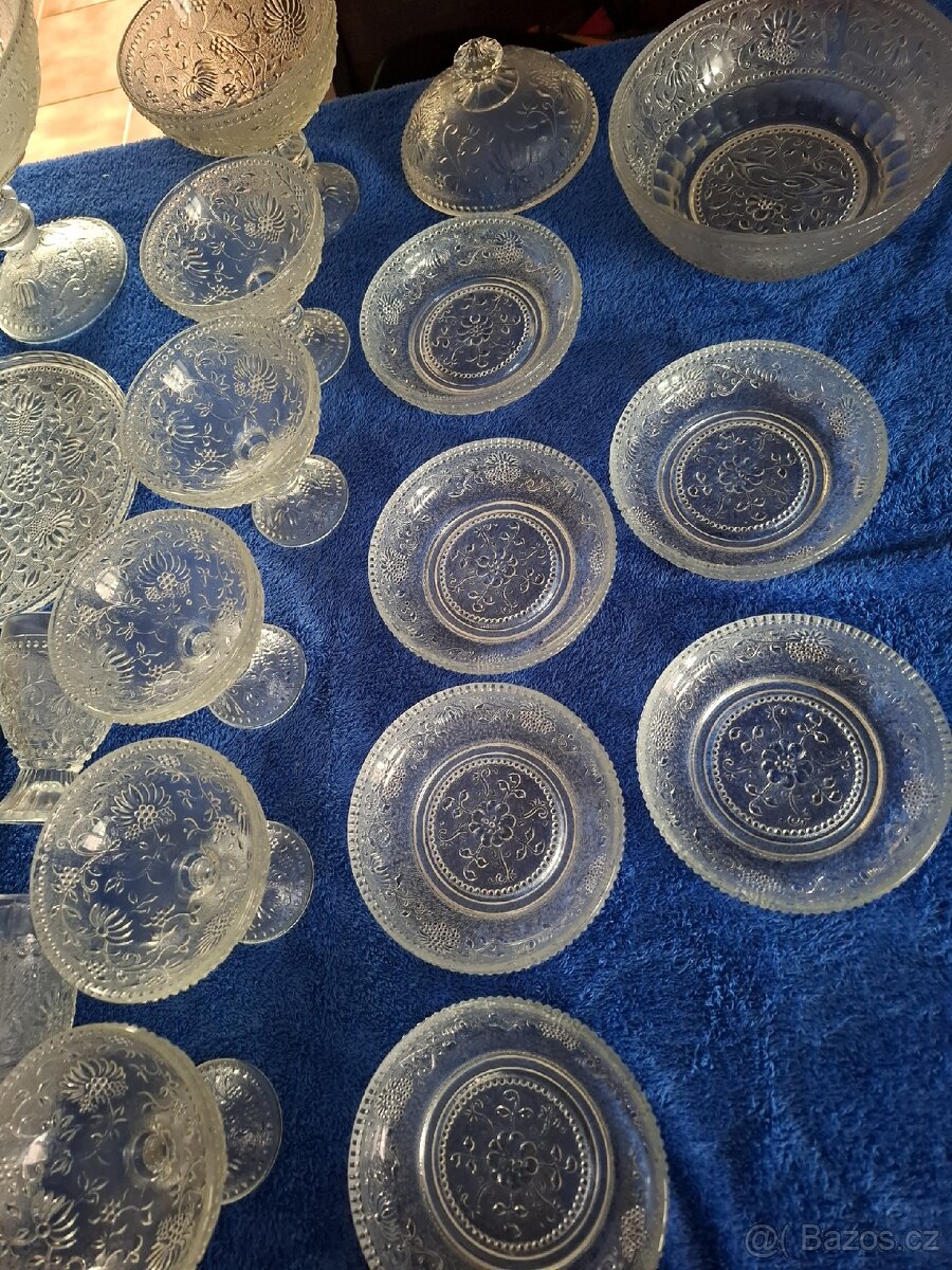 Velká sada lisované sklo - 2