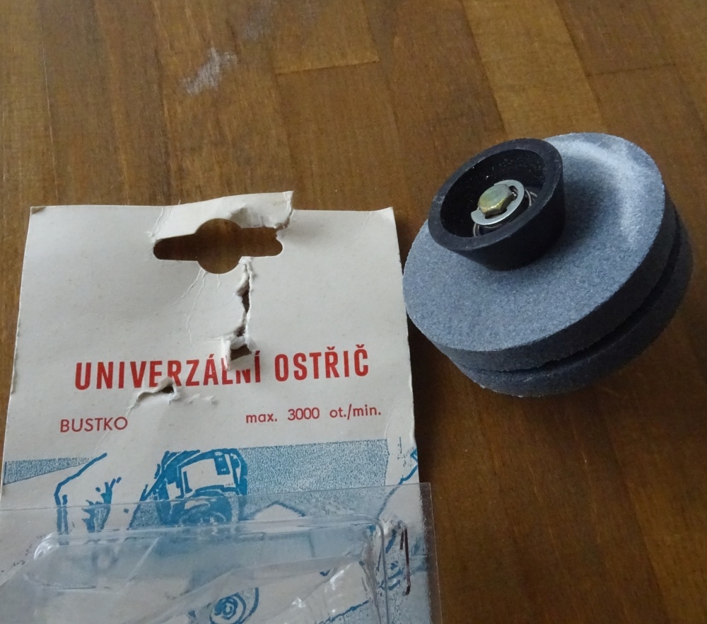 Retro ostřič na nože a nůžky - 2