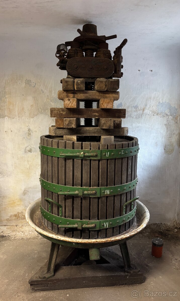 Historický lis na víno - 2