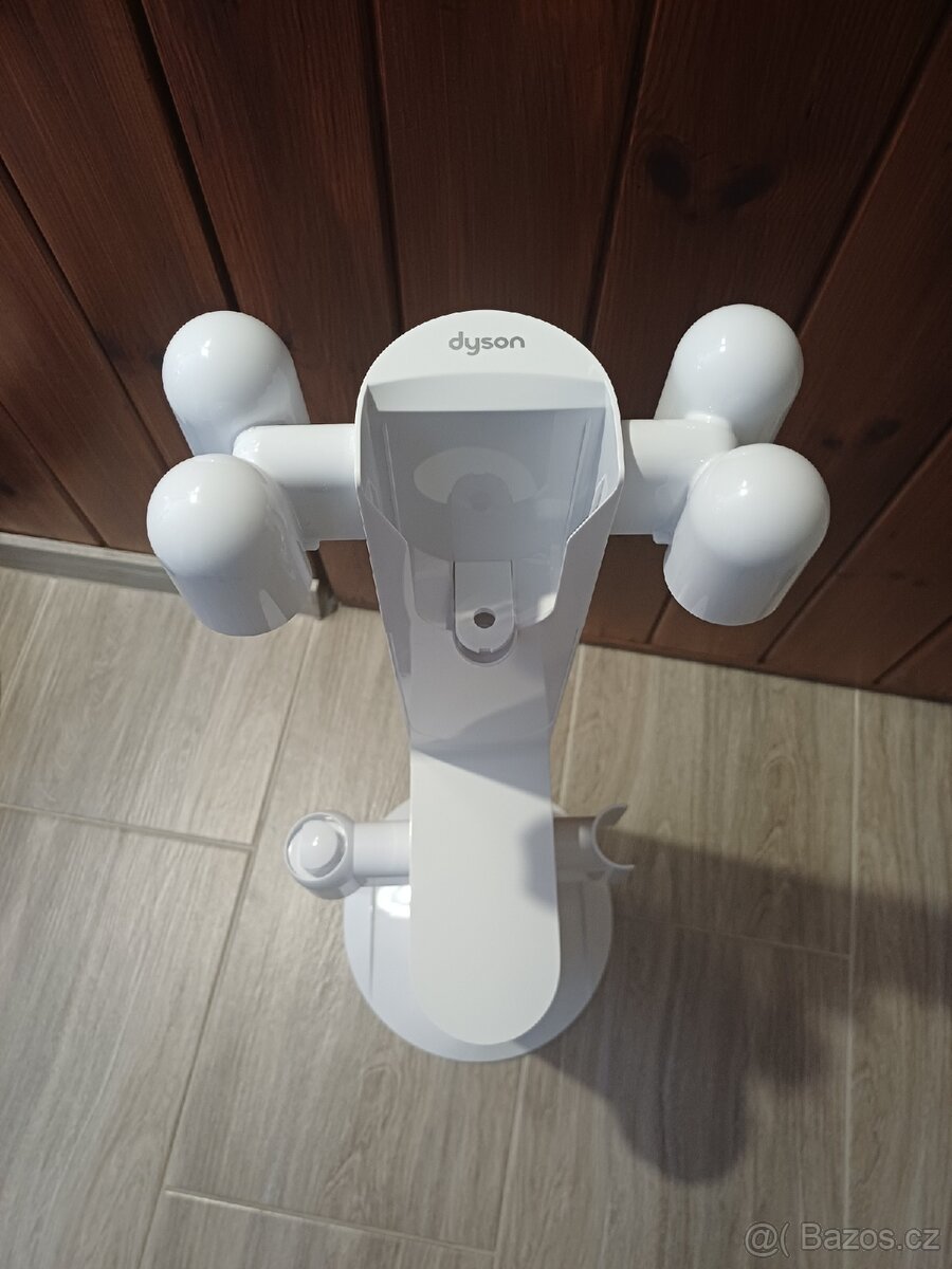 Stojan pro vysavač Dyson V10 - 2