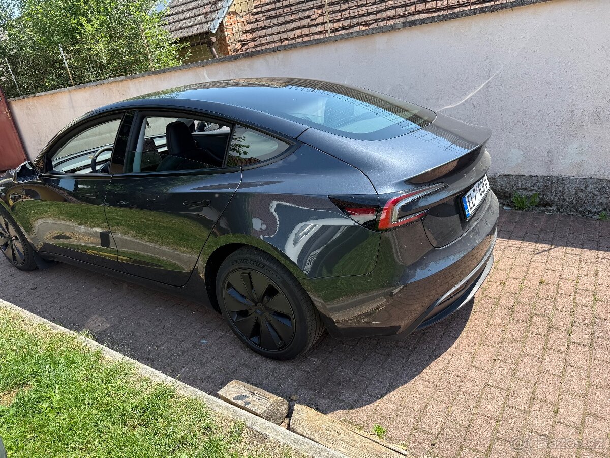 Tesla model 3 - 2