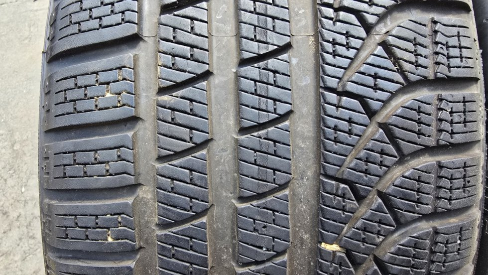 Zimní pneu 245/35/20 Pirelli - 2
