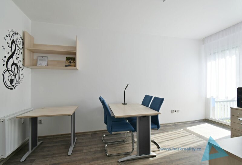 Prodej samostatného přízemního bytu 2kk se zahrádkou ve Vrch - 2