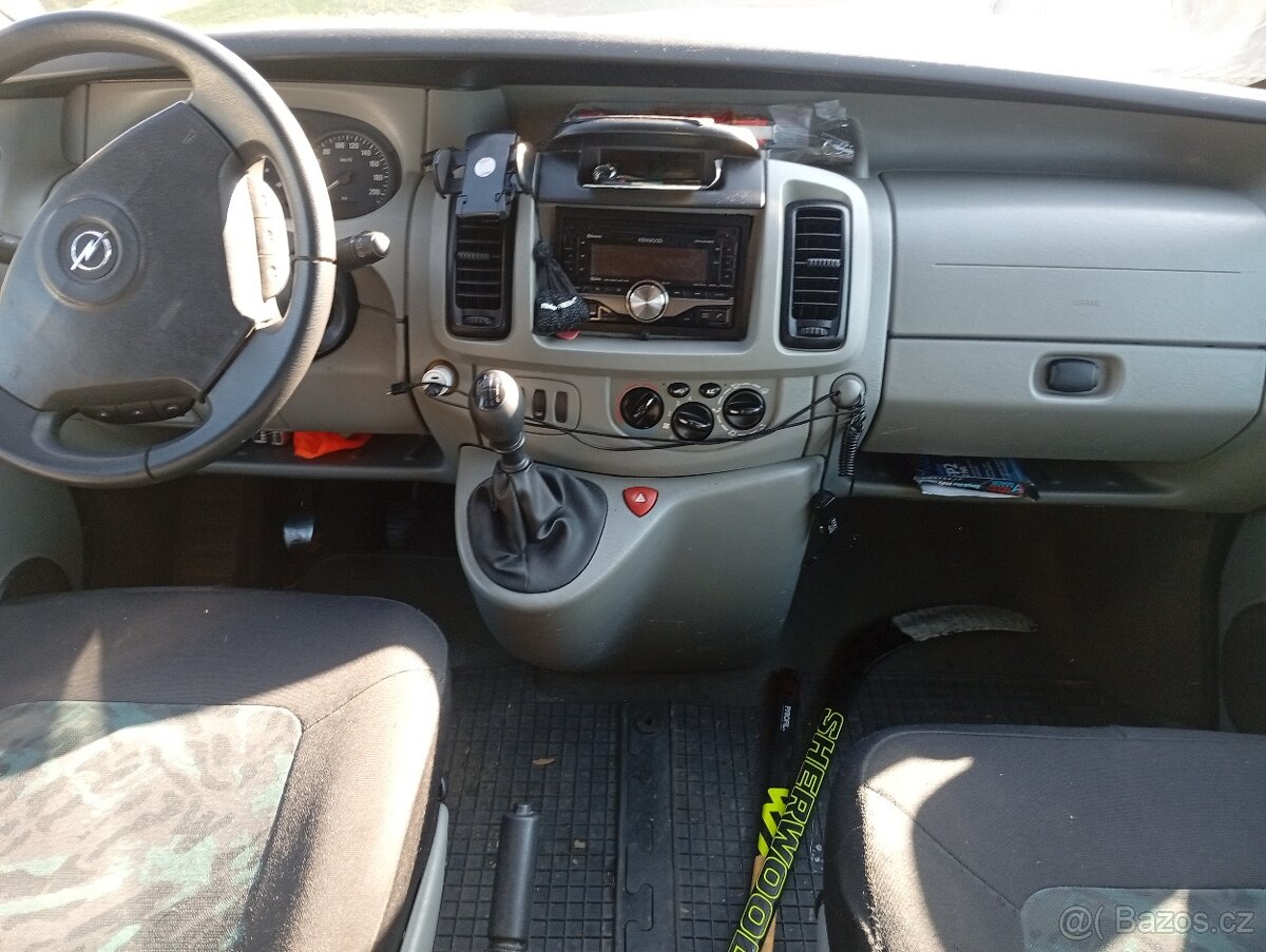 Opel vivaro Tour 2.5 /99kw - 2