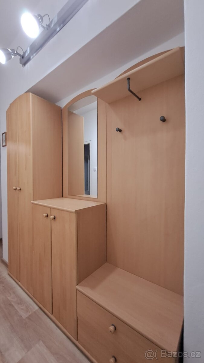 Sestava do vstupní chodby - 2