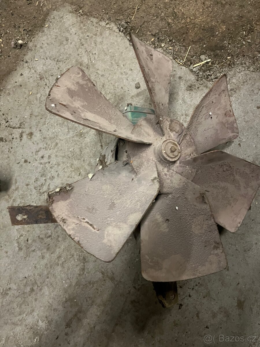 Elektromotor MEZ Mohelnice 3AP71-6S s vrtulí - 2