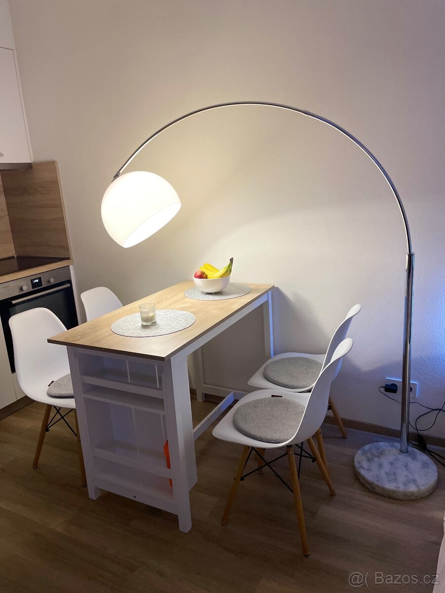 Velká stojací lampa + 4 ks židle - 2