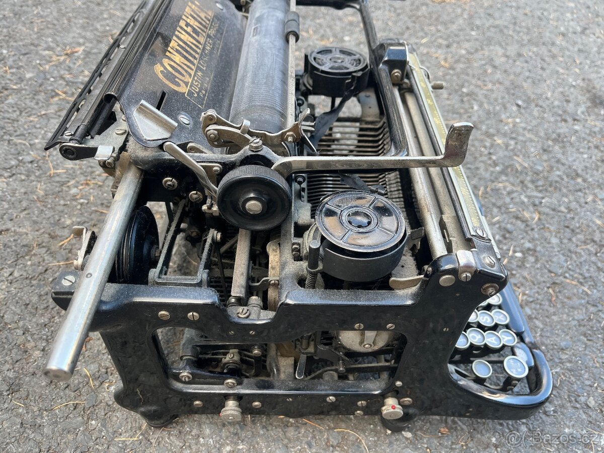 Psací stroj Continental Justin Löschner, Prague 30.léta - 2