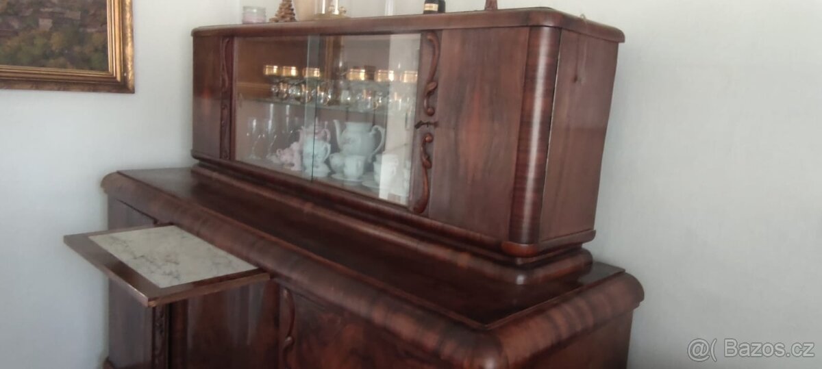 Starožitný nábytek - 2