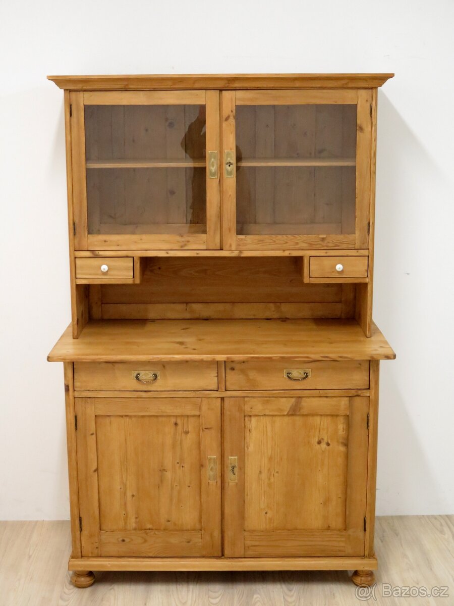 Krásná stylová kredenc ze smrkového masivu - 2