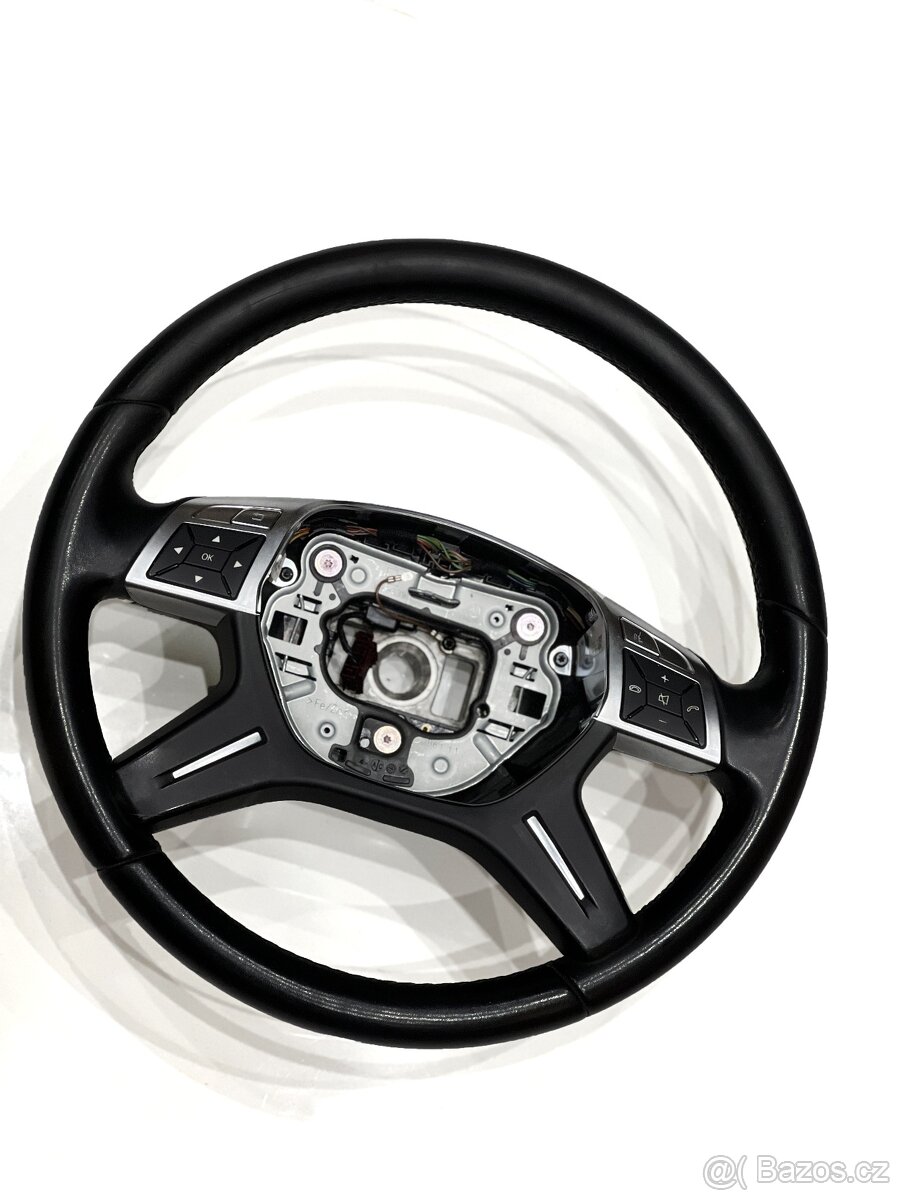 Čtyřramenný volant Elegance z Mercedesu W204 - 2