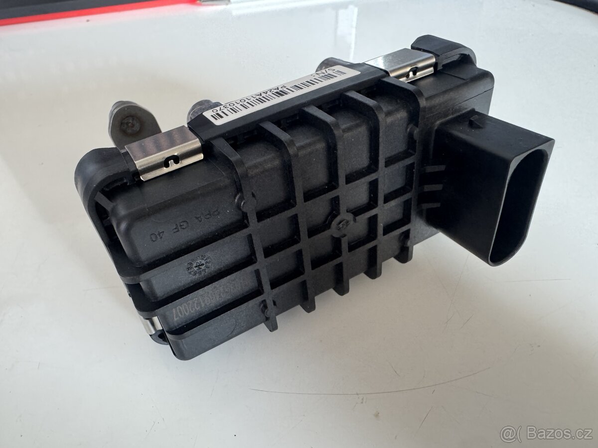 Mercedes-Benz OM 642 V6 3.0 CDi el. motorek turba - 2