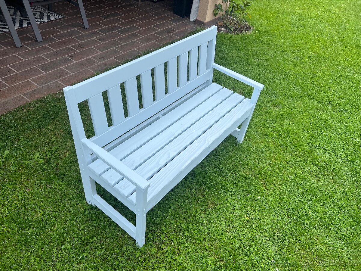 Lavička z masivu - 2