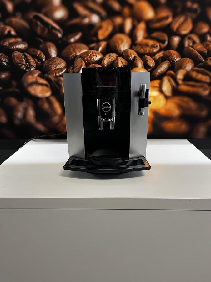 Jura E8 (doklad+záruka) - 2