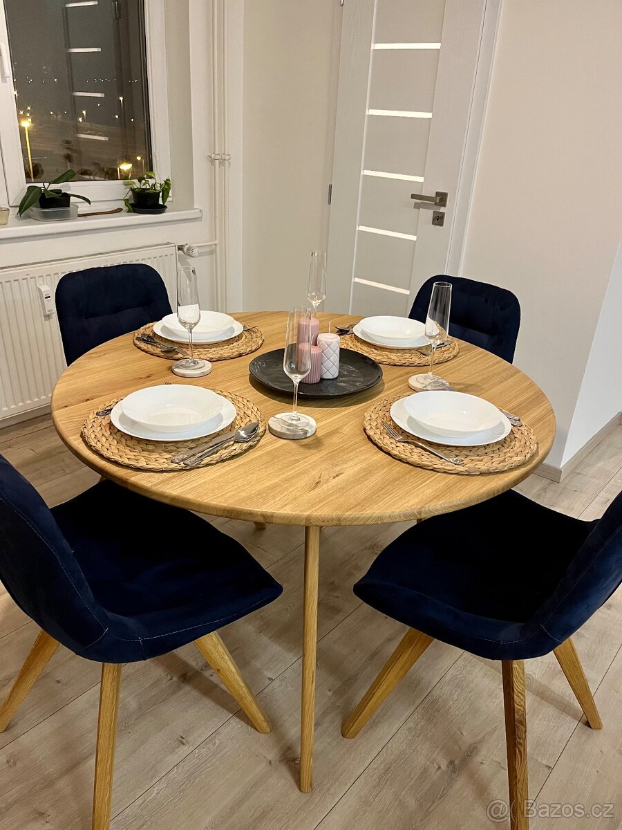 Masivní dubový jídelní stůl - 2